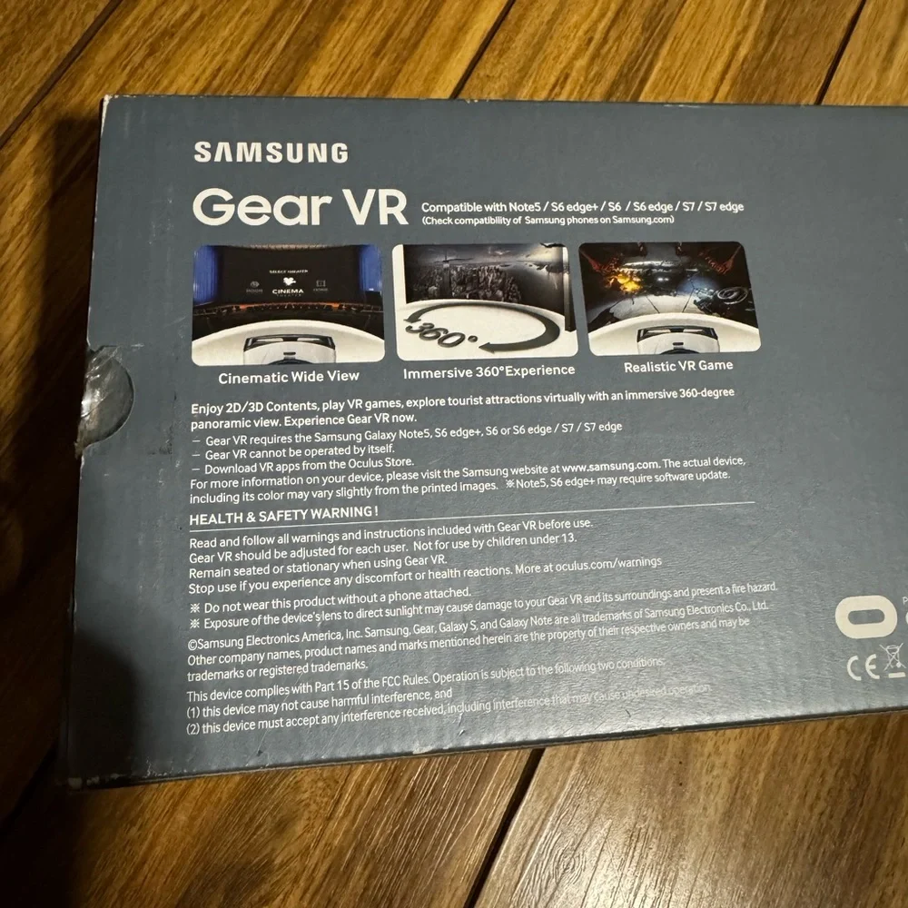 Samsung Smartphone VR Headset Black and White Model SM-R322